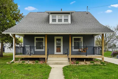 706 5th Street NE Independence IA 50644