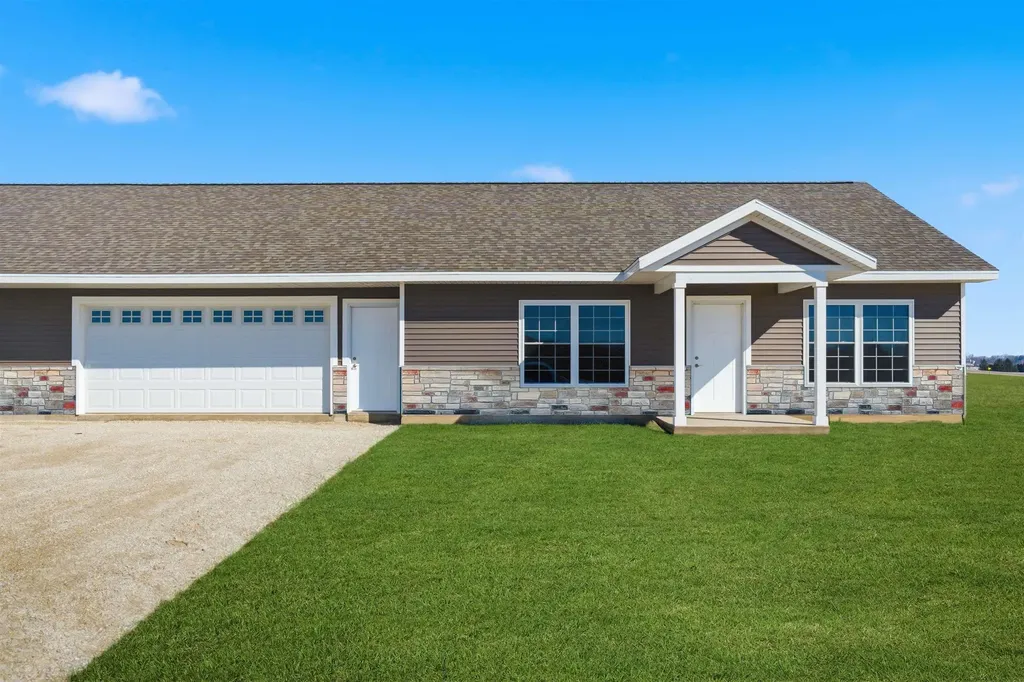 1303 Max Drive Manchester IA 52057
