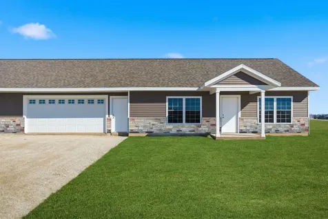 1303 Max Drive Manchester IA 52057