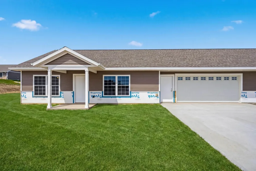 1301 Max Drive Manchester IA 52057