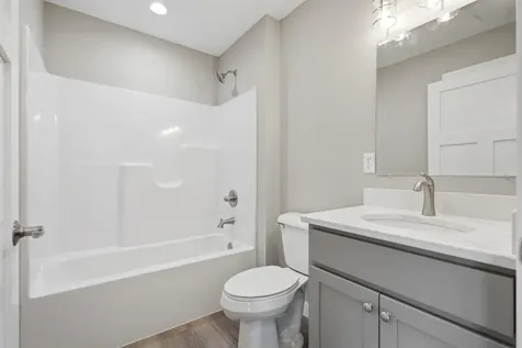 1301 Max Drive Manchester IA 52057