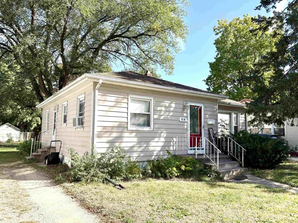 626 Boston Avenue Waterloo IA 50703