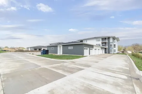4025 Cedar Heights Drive Cedar Falls IA 50613