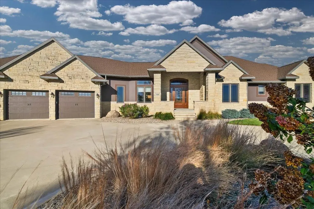 7210 Wagner Road Cedar Falls IA 50613