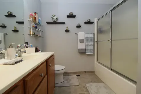 5702 Daisy Drive Waterloo IA 50701