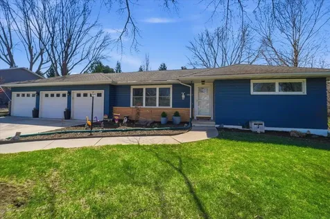 1924 Timberledge Drive Cedar Falls IA 50613