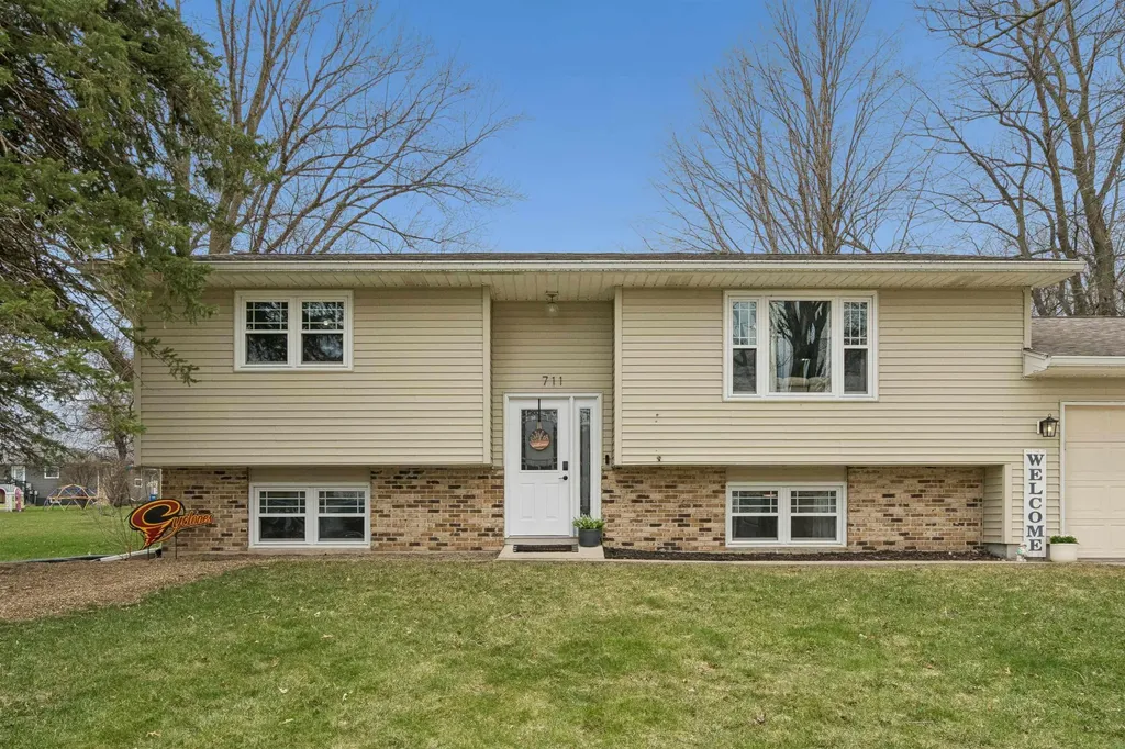 711 Washington Street Denver IA 50622