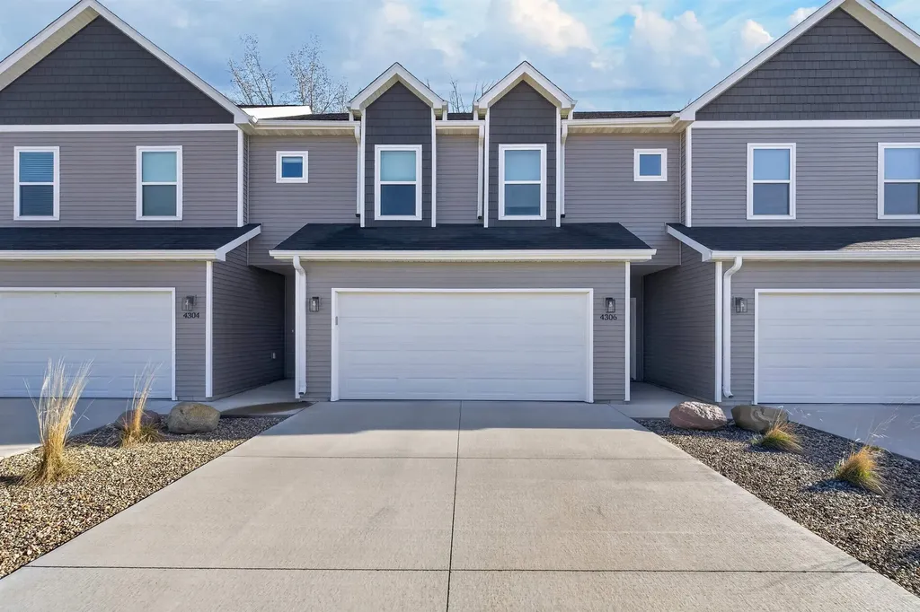 4306 Spruce Creek Cedar Falls IA 50613