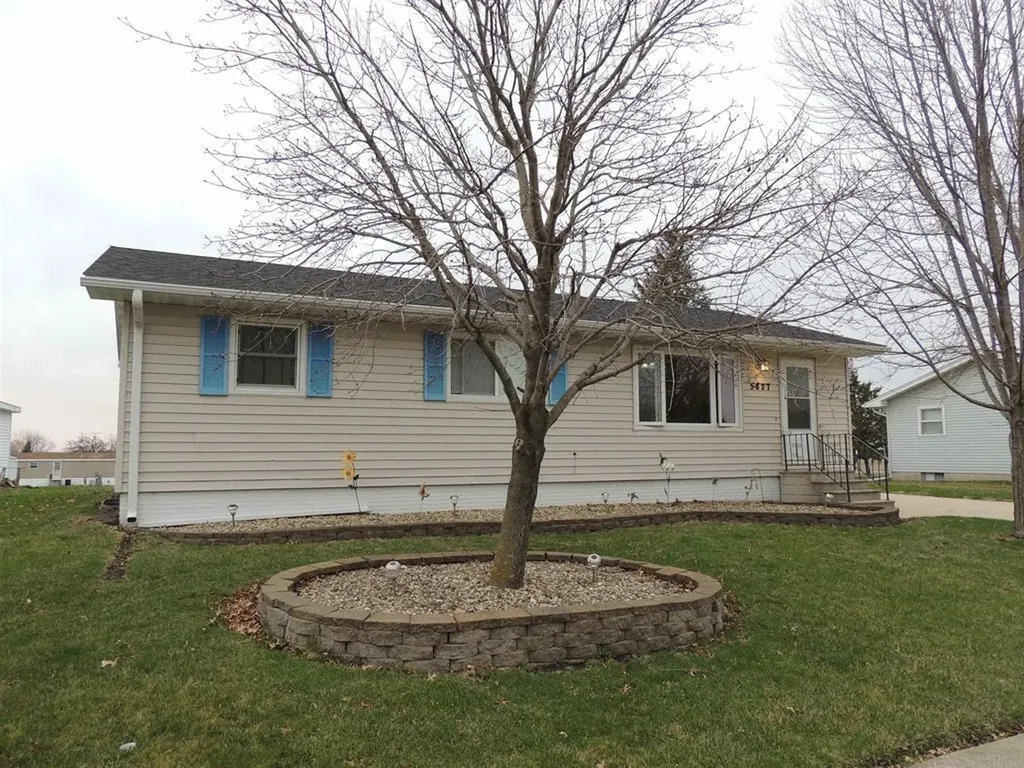 5827 Dahlia Boulevard Waterloo IA 50701