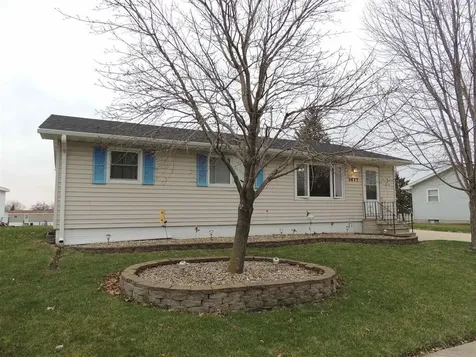 5827 Dahlia Boulevard Waterloo IA 50701