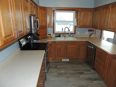 5827 Dahlia Boulevard Waterloo IA 50701