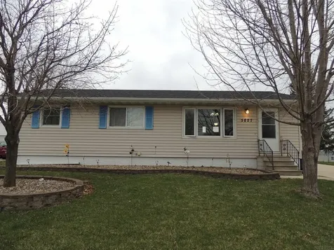 5827 Dahlia Boulevard Waterloo IA 50701