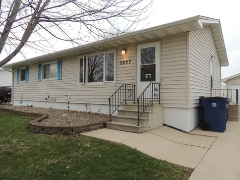 5827 Dahlia Boulevard Waterloo IA 50701