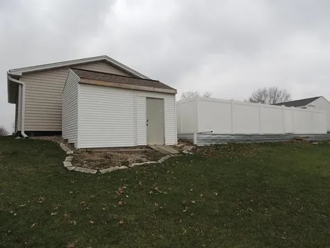 5827 Dahlia Boulevard Waterloo IA 50701