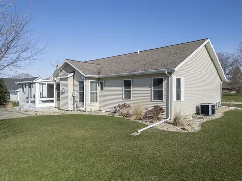 109 Meadow Lane Drive Sumner IA 50674