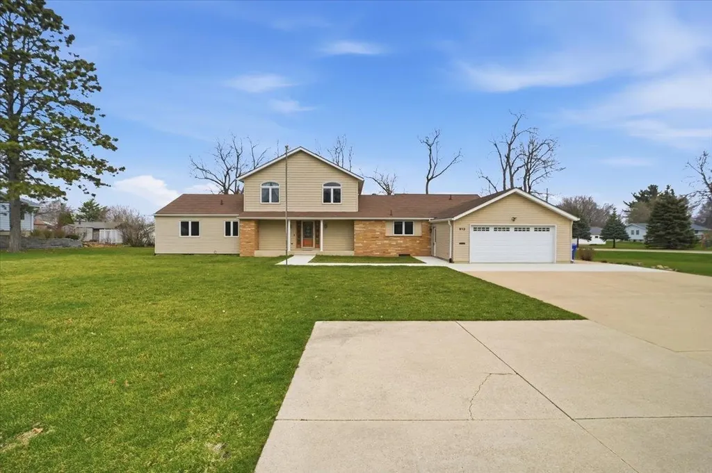 913 E Charles Oelwein IA 50662