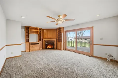 913 E Charles Oelwein IA 50662