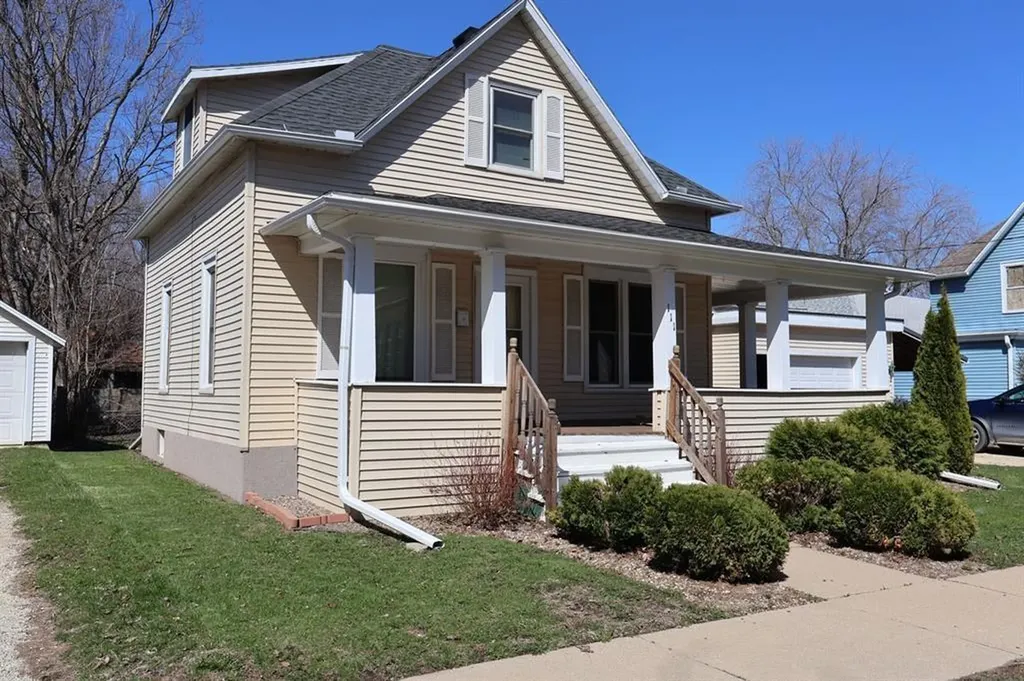 111 1st Street Oelwein IA 50662