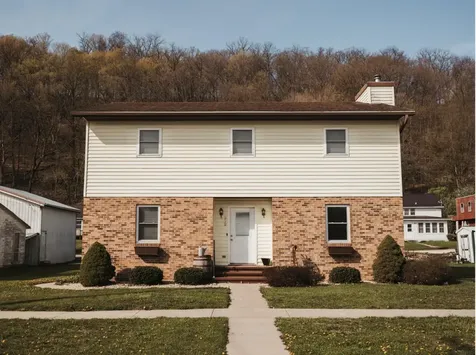 202 SW 2nd Street Elkader IA 52043