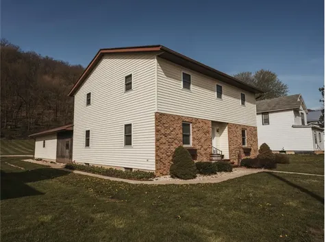 202 SW 2nd Street Elkader IA 52043