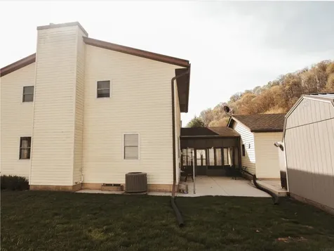 202 SW 2nd Street Elkader IA 52043