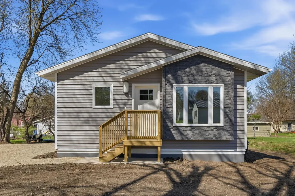 341 S Chestnut Avenue New Hampton IA 50659