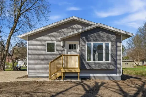 341 S Chestnut Avenue New Hampton IA 50659