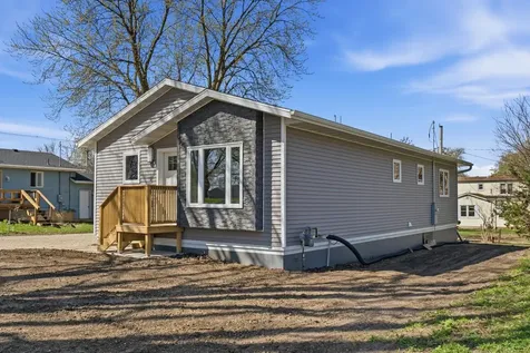 341 S Chestnut Avenue New Hampton IA 50659