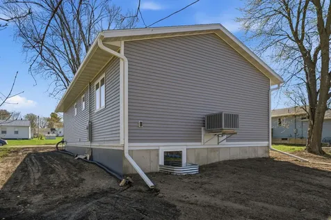341 S Chestnut Avenue New Hampton IA 50659