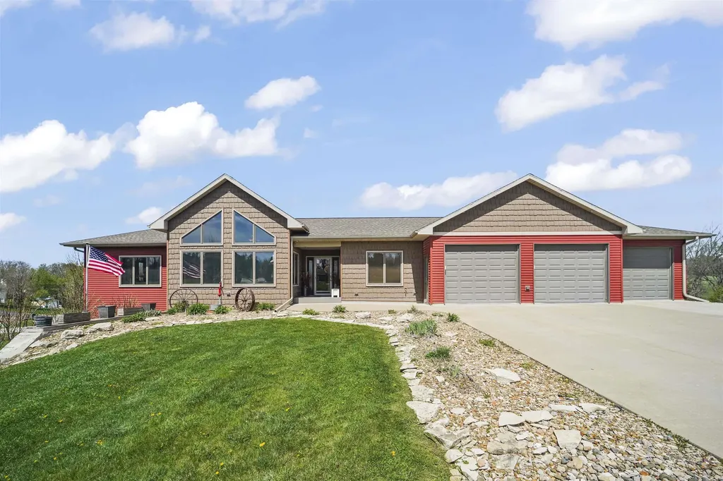 101 Ruth Road Waverly IA 50677