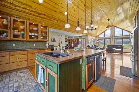 101 Ruth Road Waverly IA 50677