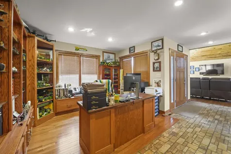 101 Ruth Road Waverly IA 50677