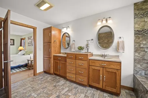 101 Ruth Road Waverly IA 50677