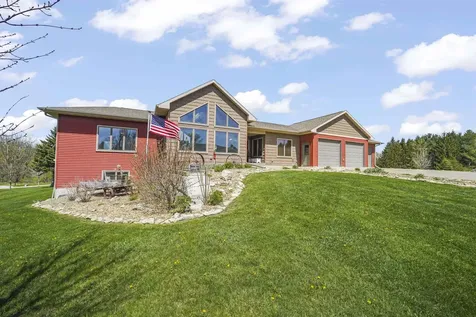 101 Ruth Road Waverly IA 50677