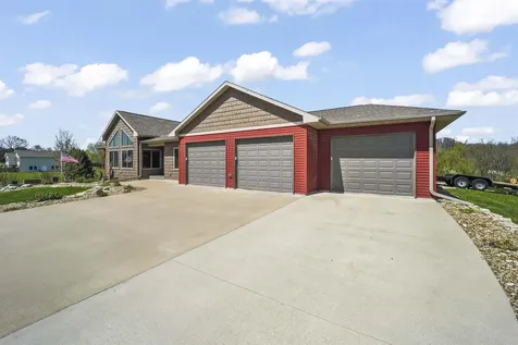 101 Ruth Road Waverly IA 50677