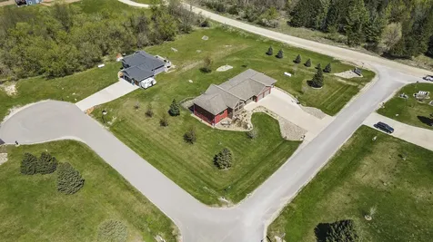 101 Ruth Road Waverly IA 50677