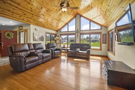 101 Ruth Road Waverly IA 50677