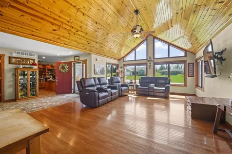101 Ruth Road Waverly IA 50677