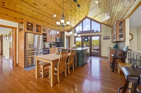 101 Ruth Road Waverly IA 50677