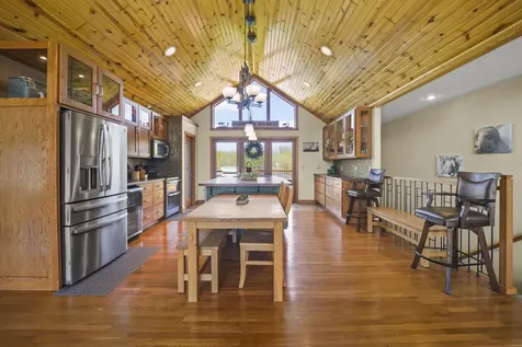 101 Ruth Road Waverly IA 50677