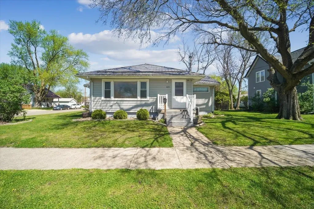 621 W Charles Oelwein IA 50662