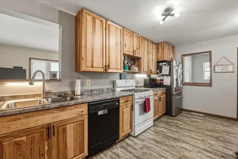 621 W Charles Oelwein IA 50662