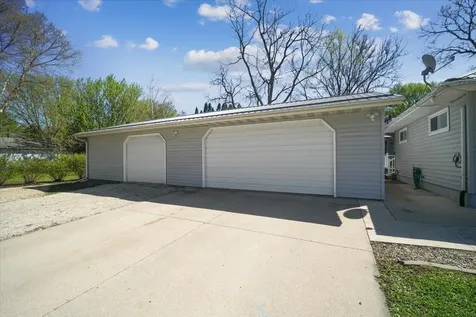 621 W Charles Oelwein IA 50662