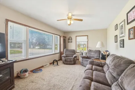 621 W Charles Oelwein IA 50662
