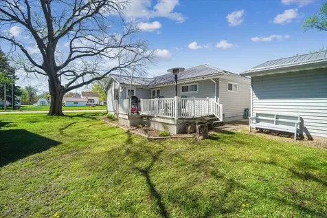 621 W Charles Oelwein IA 50662