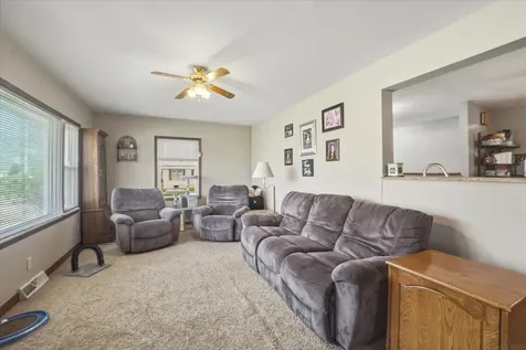 621 W Charles Oelwein IA 50662
