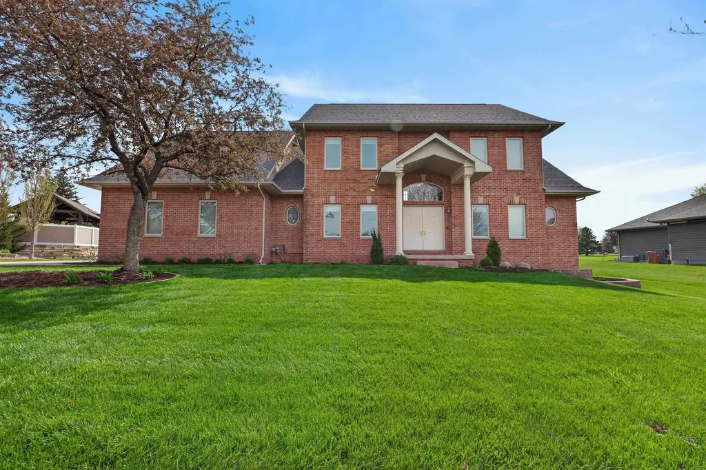 5025 South Fork Lane Waterloo IA 50701