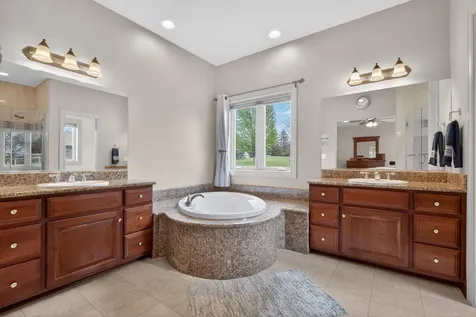 5025 South Fork Lane Waterloo IA 50701
