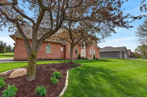 5025 South Fork Lane Waterloo IA 50701