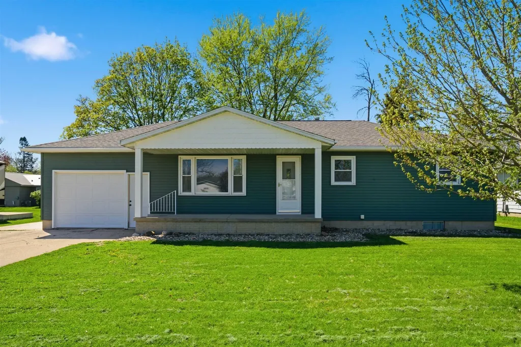 Manchester IA, 1110 N 2nd Street